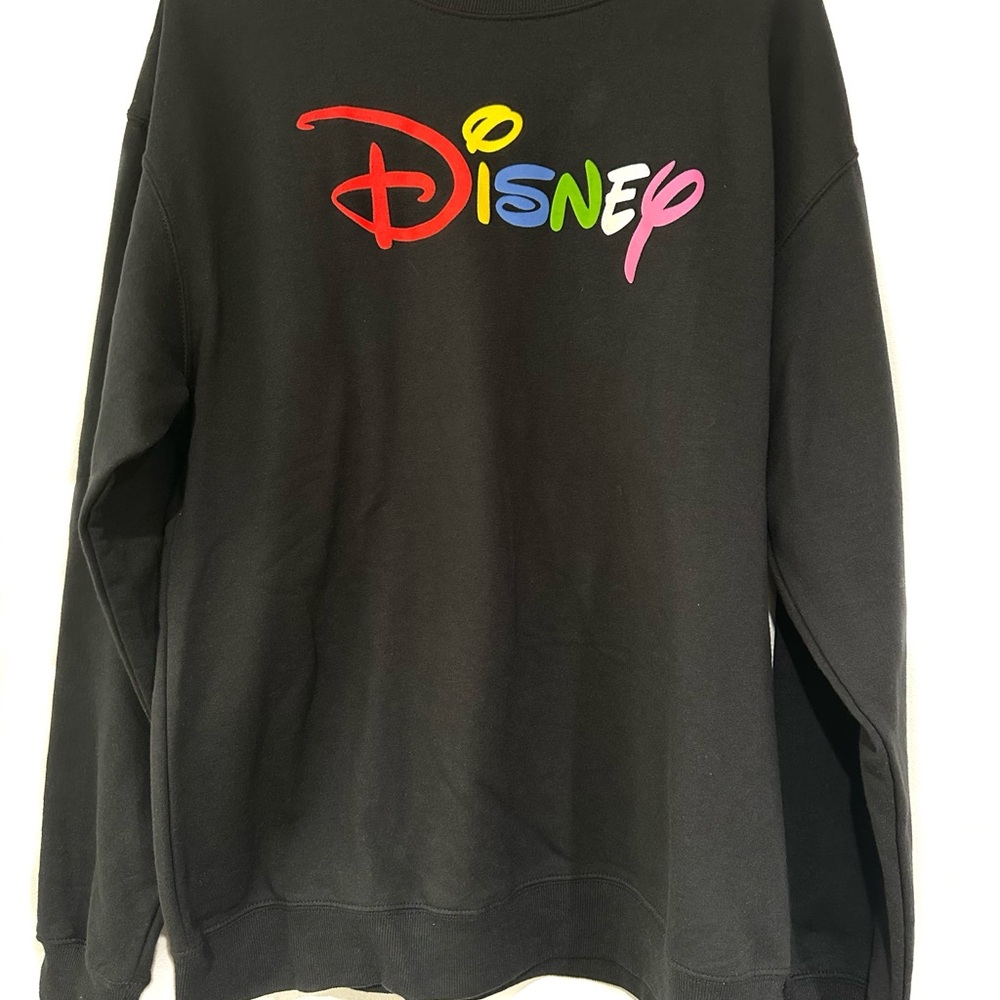 Disney sweatshirt Black Size XL
Rainbow Print Crew Neck